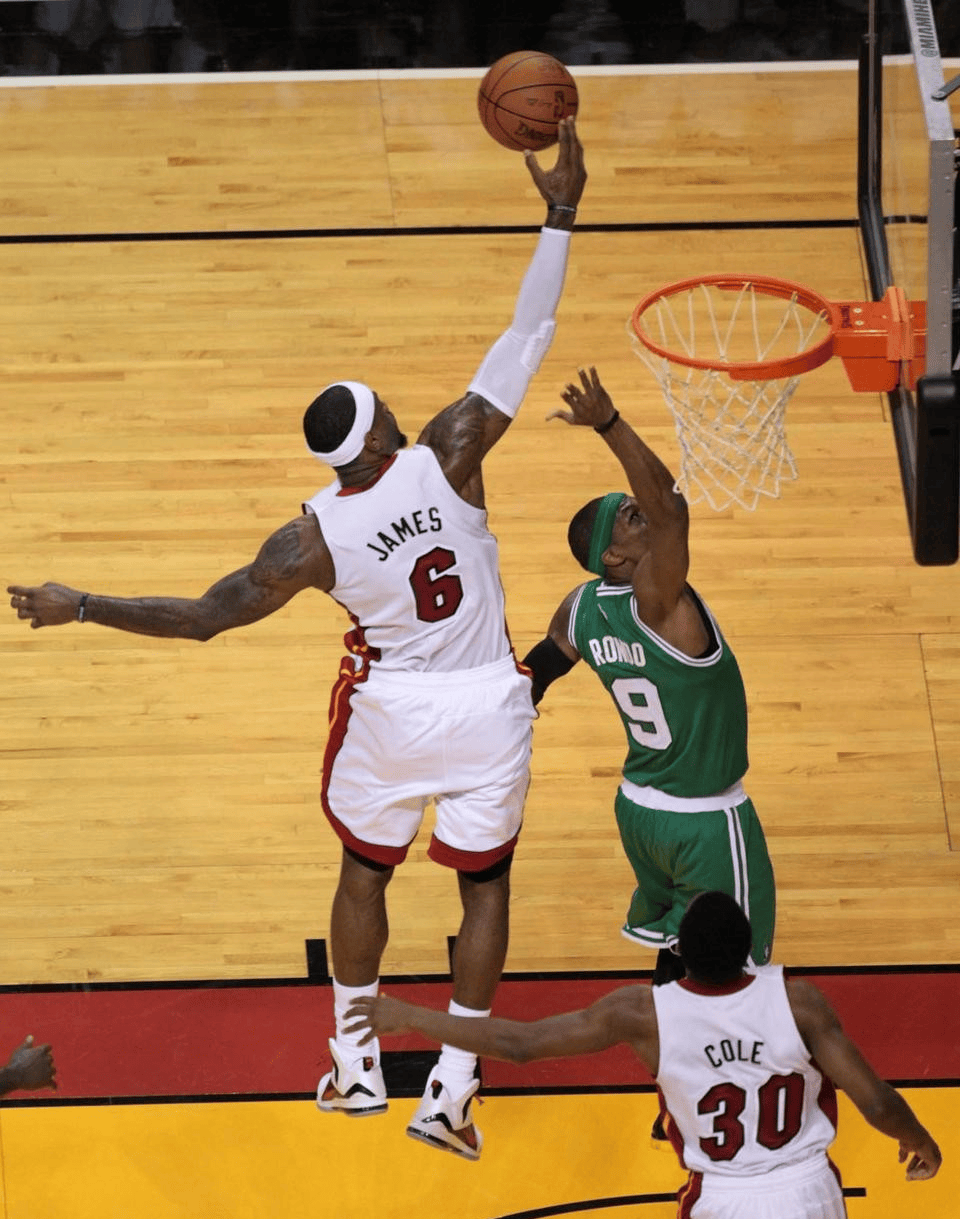 九游娱乐-塔图姆焦点对战，詹姆斯与70激战德国队分钟，领先优势明显胜负难料！的简单介绍