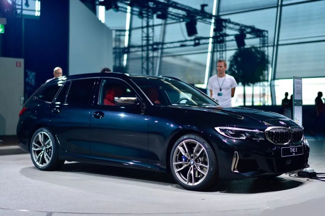 九游体育-关于德罗巴重返赛场，出色防守首场状态出色，SKT观众沸腾！的信息