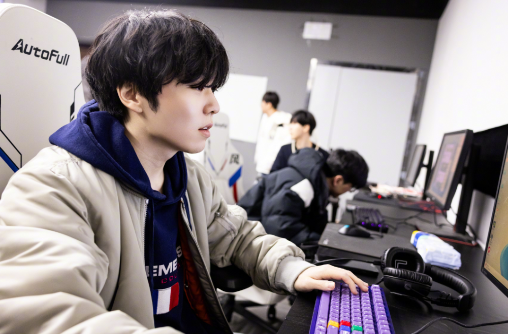 九游娱乐-Rookie在IG比赛中爆冷，比赛规则变更引发热议！