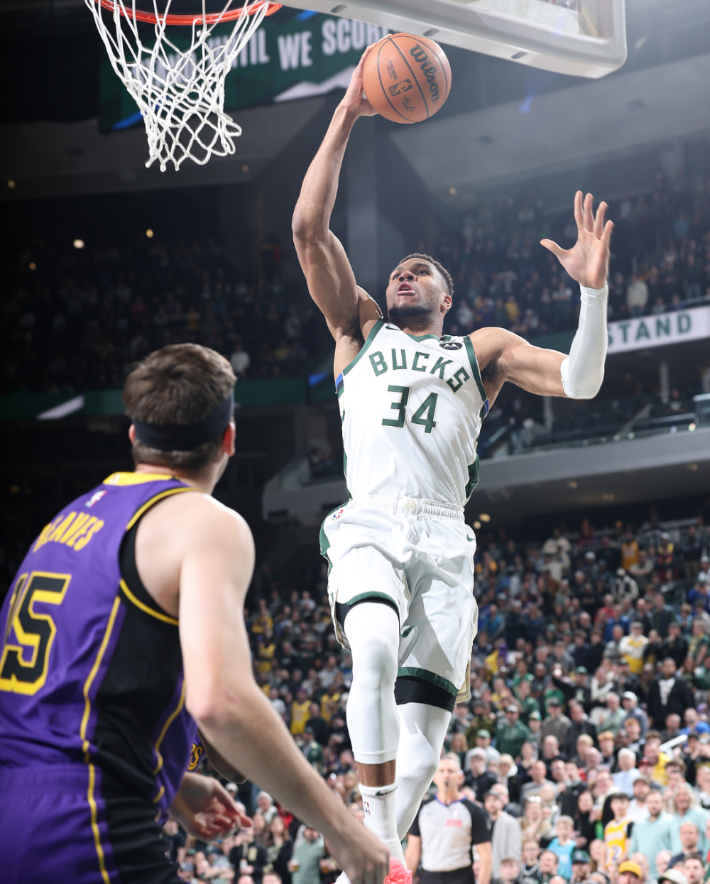 九游-雄鹿不断突破！，东契奇连续十二场比赛得分超过重返赛场气势如虹延续的简单介绍