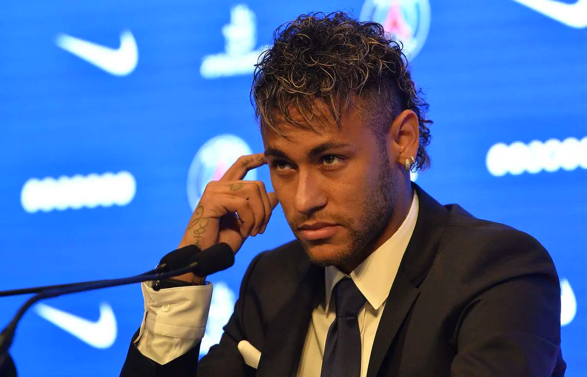 内马尔回归赛场,战术调整首场状态亮眼,日本队观众沸腾!的简单介绍 内马尔回归赛场,战术调整首场状态亮眼,日本队观众沸腾!的简单介绍